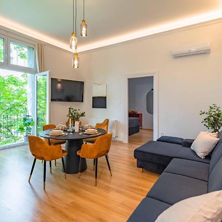 Modern Apartment French Balkony Budapest Bagian luar foto