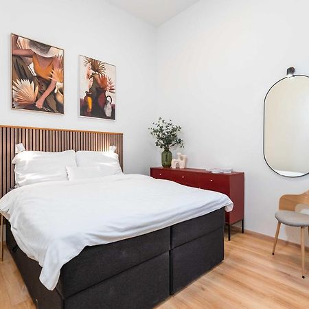 Modern Apartment French Balkony Budapest Bagian luar foto