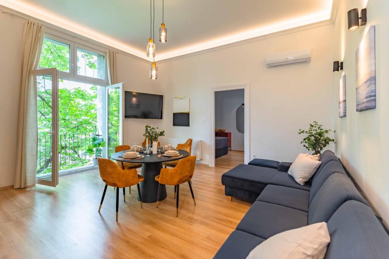 Modern Apartment French Balkony Budapest Bagian luar foto