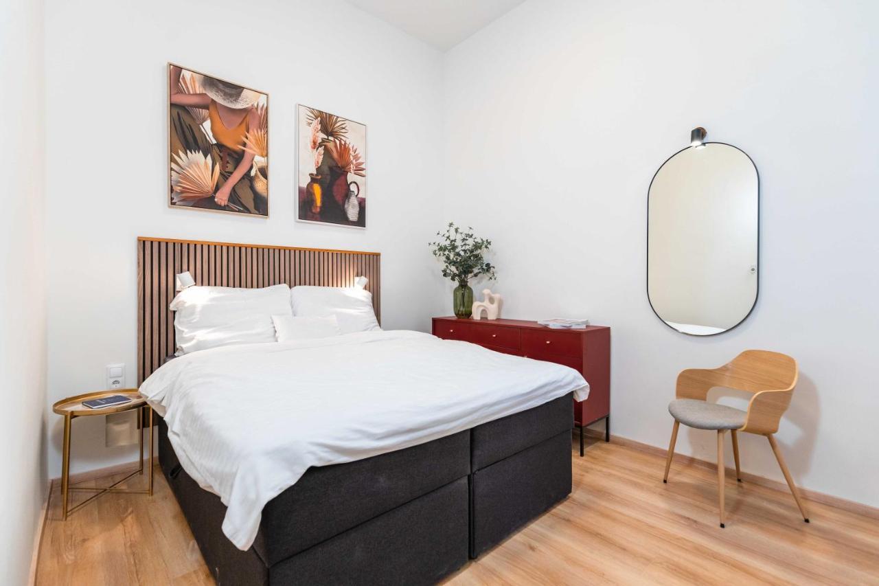 Modern Apartment French Balkony Budapest Bagian luar foto