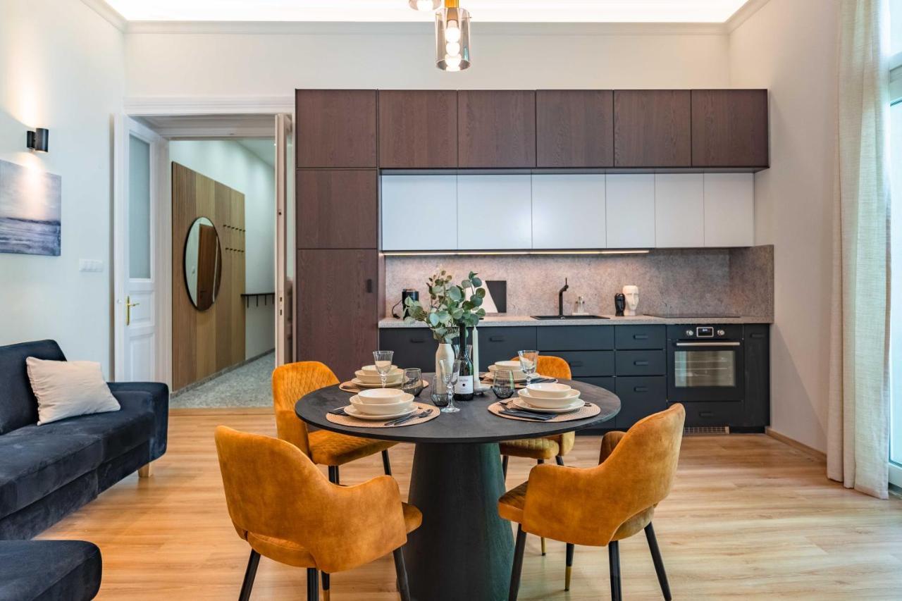 Modern Apartment French Balkony Budapest Bagian luar foto