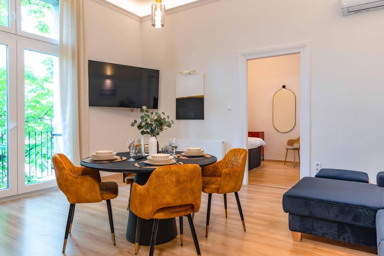 Modern Apartment French Balkony Budapest Bagian luar foto