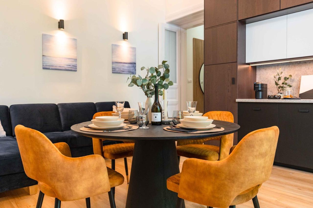 Modern Apartment French Balkony Budapest Bagian luar foto