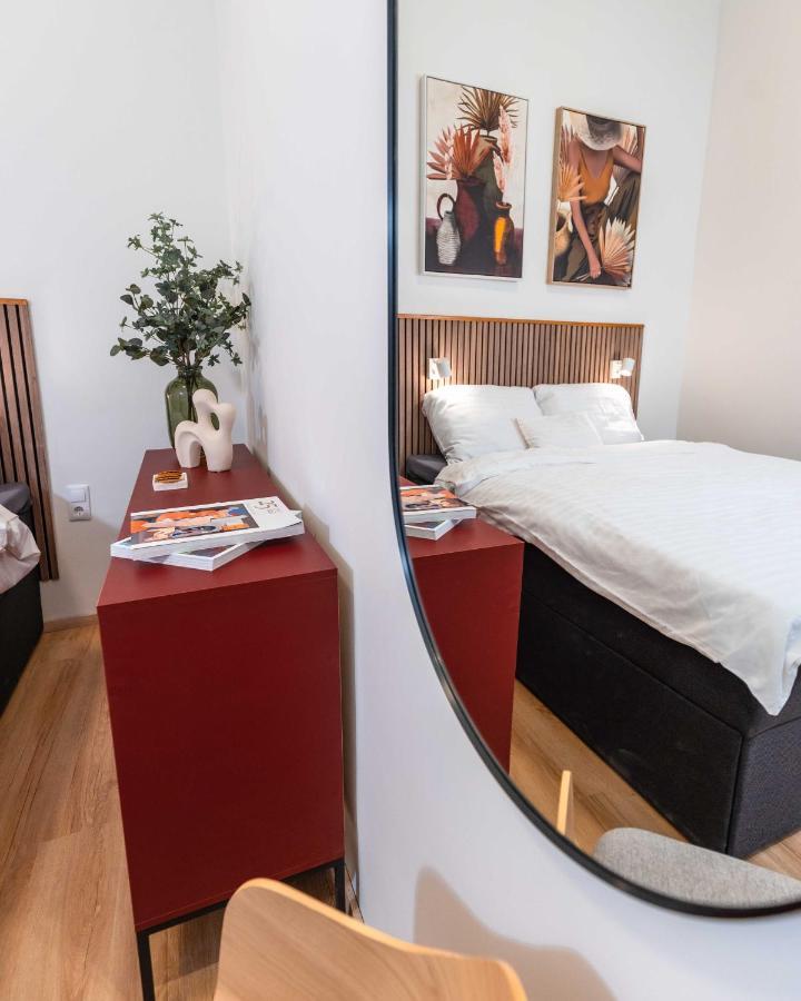 Modern Apartment French Balkony Budapest Bagian luar foto