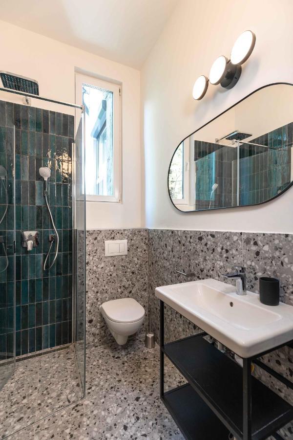 Modern Apartment French Balkony Budapest Bagian luar foto